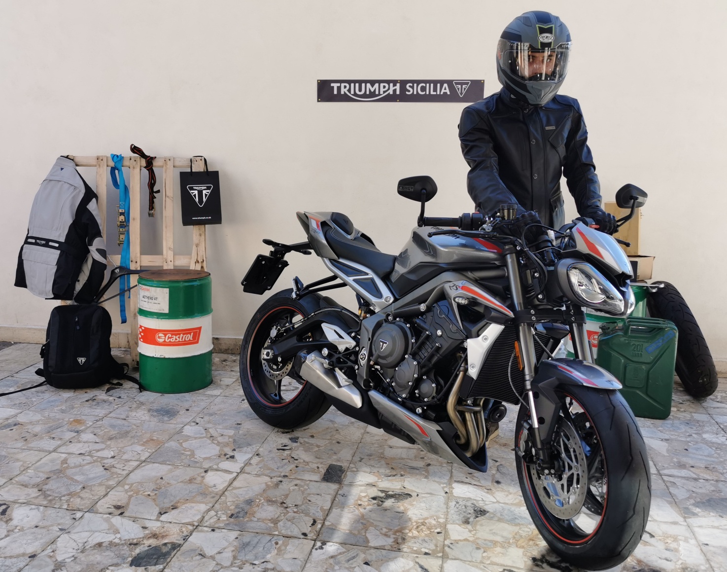 Evento NUOVA STREET TRIPLE RS Triumph Sicilia Concessionario Ufficiale  Triumph Catania Palermo