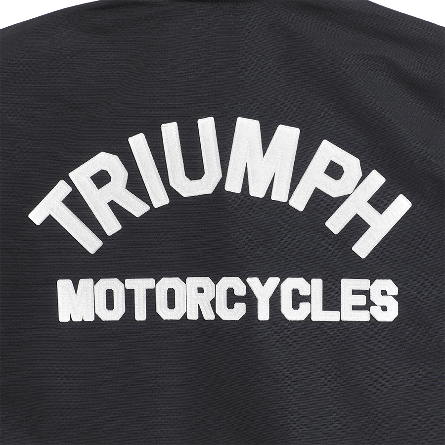 https://triumph.euwest01.umbraco.io/media/2257/carter_coach_-jacket_black_mths21129_gallery_ss21_3.png