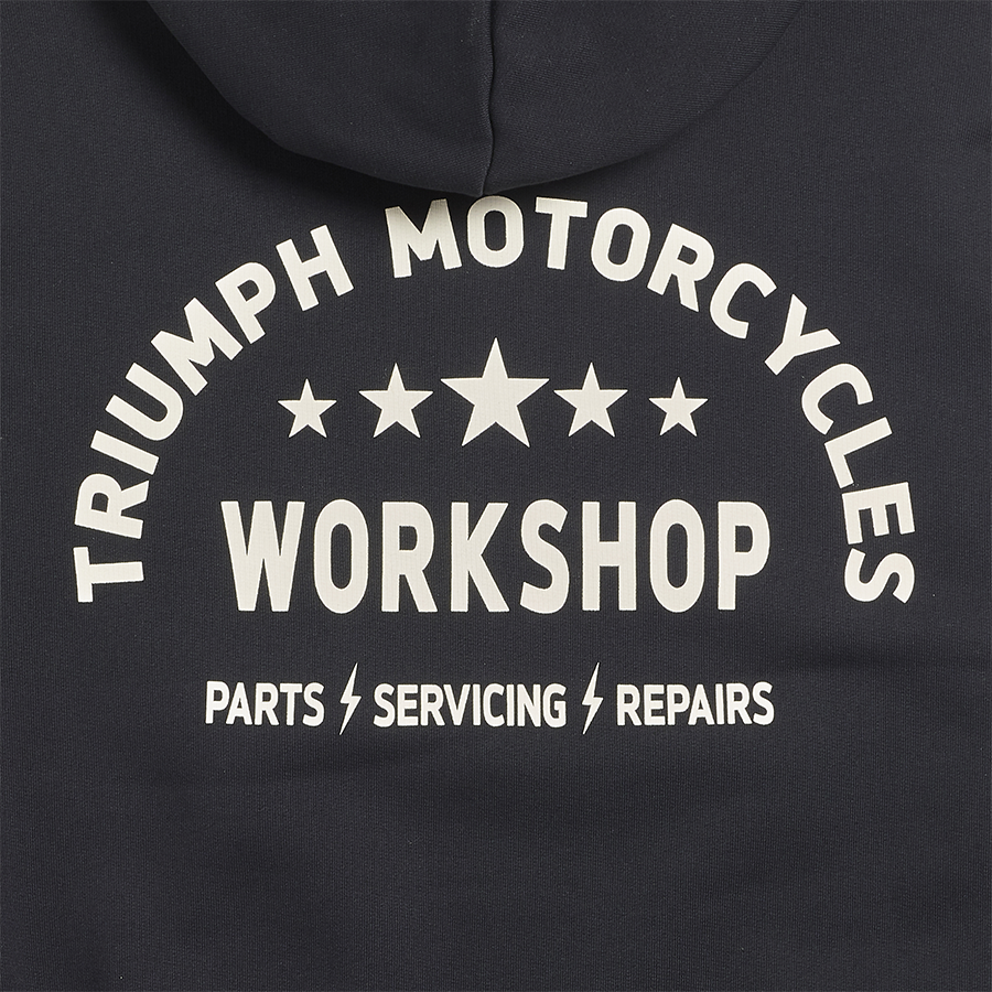 https://triumph.euwest01.umbraco.io/media/3986/msws2332_haytham_hoodie_gallery_ss23_3.png