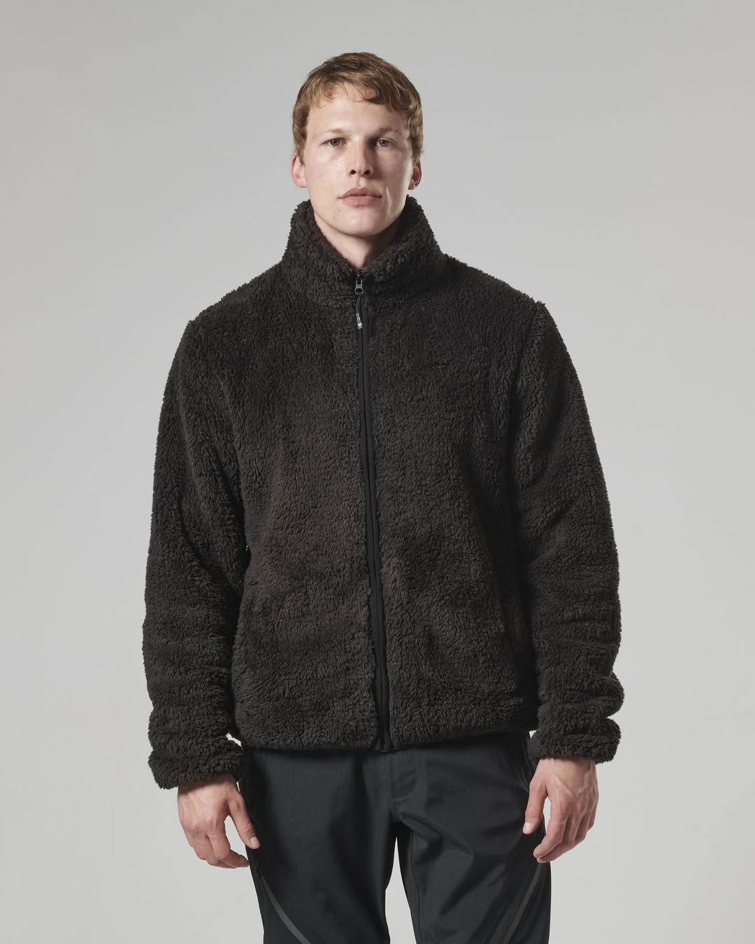 https://triumph.euwest01.umbraco.io/media/4623/mfns24007_clo_24_adventure_superwarm_mid_layer_men_1.jpg
