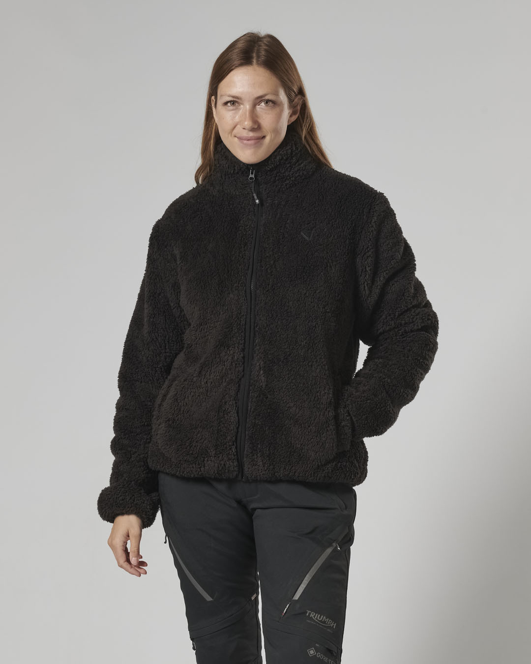 https://triumph.euwest01.umbraco.io/media/4630/mfns24007_clo_24_adventure_superwarm_mid_layer_women_1.jpg