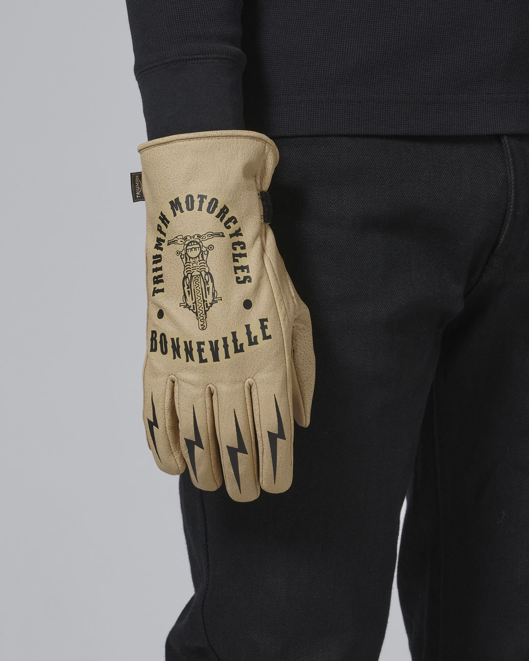 https://triumph.euwest01.umbraco.io/media/4634/mgvs24400_clo_24_modern_classic_bonneville_glove_1.jpg