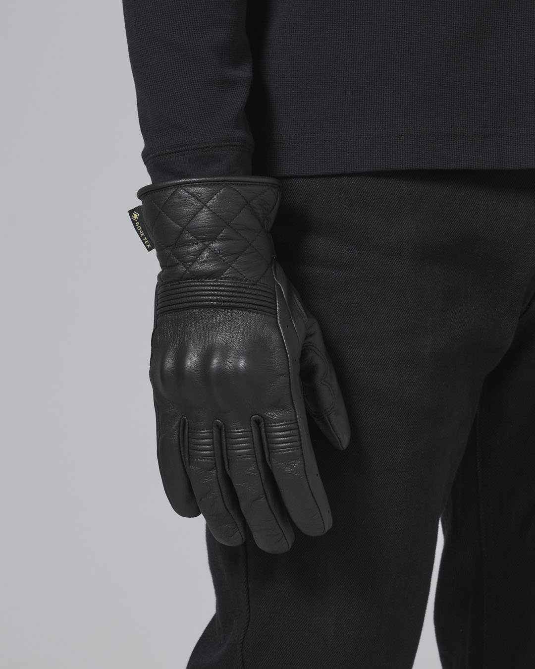 https://triumph.euwest01.umbraco.io/media/4638/mgvs24401_clo_24_modern_classic_suffolk_gloves_1.jpg