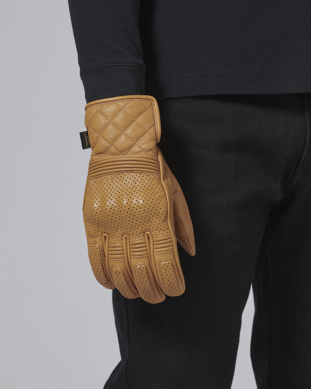 https://triumph.euwest01.umbraco.io/media/4650/mgvs24404_clo_24_modern_classic_dalton_glove_1.jpg