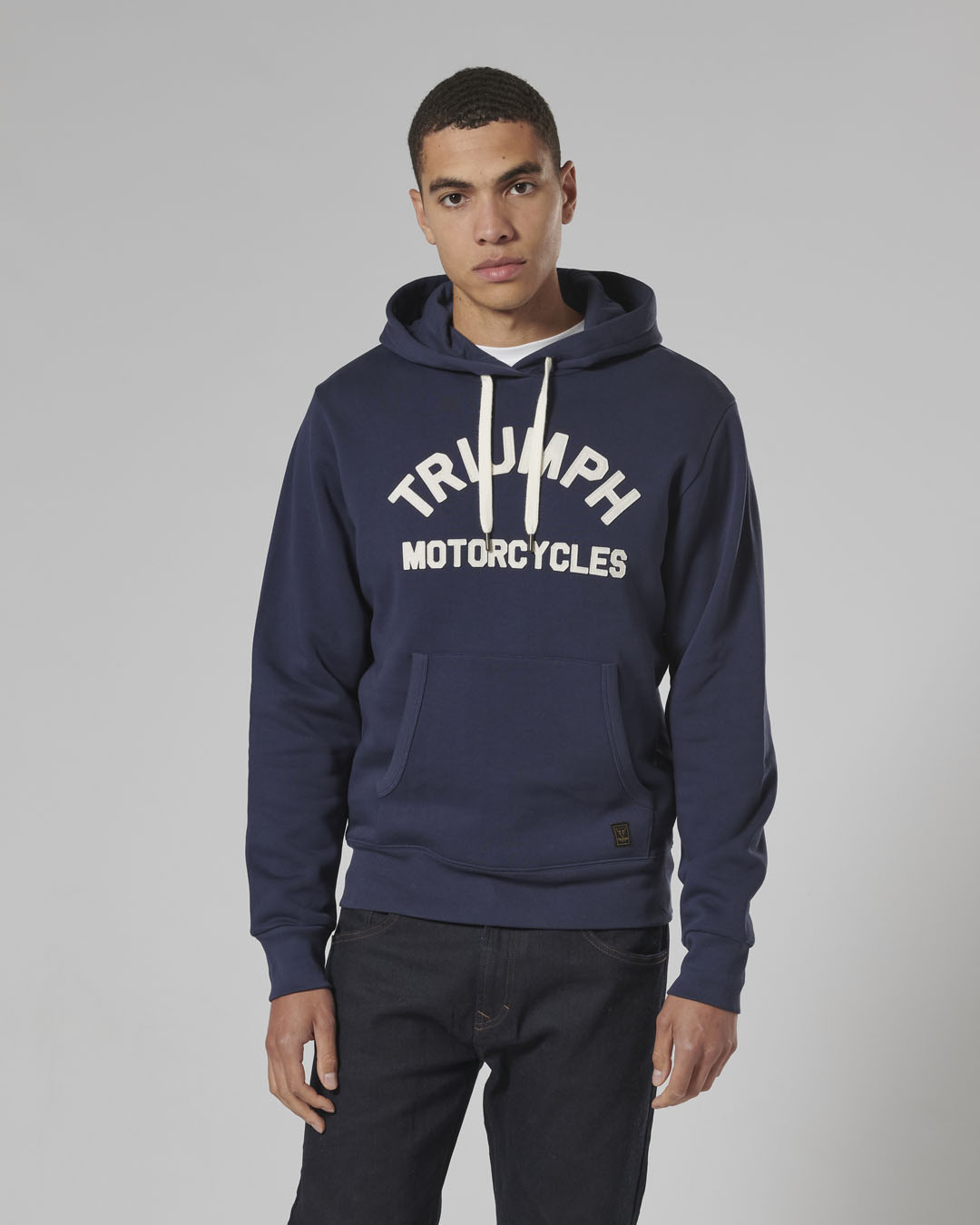 https://triumph.euwest01.umbraco.io/media/4675/msws24117_clo_24_dealermerch_carrick_hoodie_1.jpg