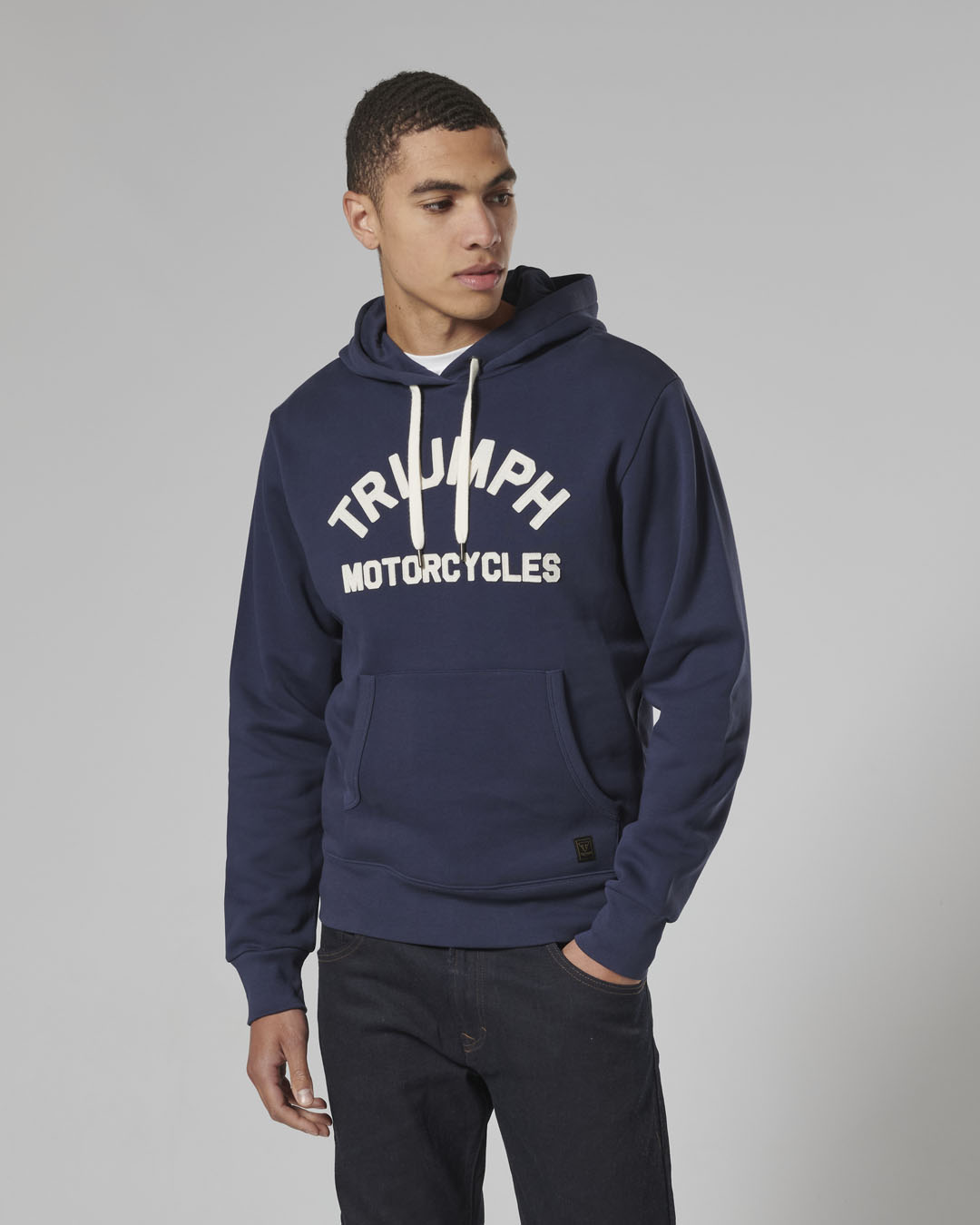 https://triumph.euwest01.umbraco.io/media/4679/msws24117_clo_24_dealermerch_carrick_hoodie_5.jpg
