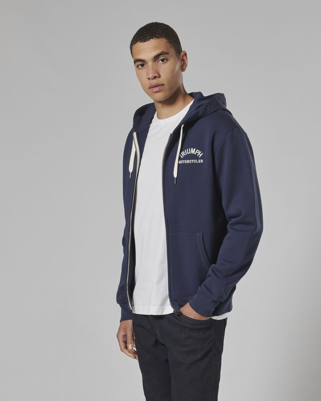 https://triumph.euwest01.umbraco.io/media/4687/msws24118_clo_24_dealermerch_dolan_hoodie_4.jpg