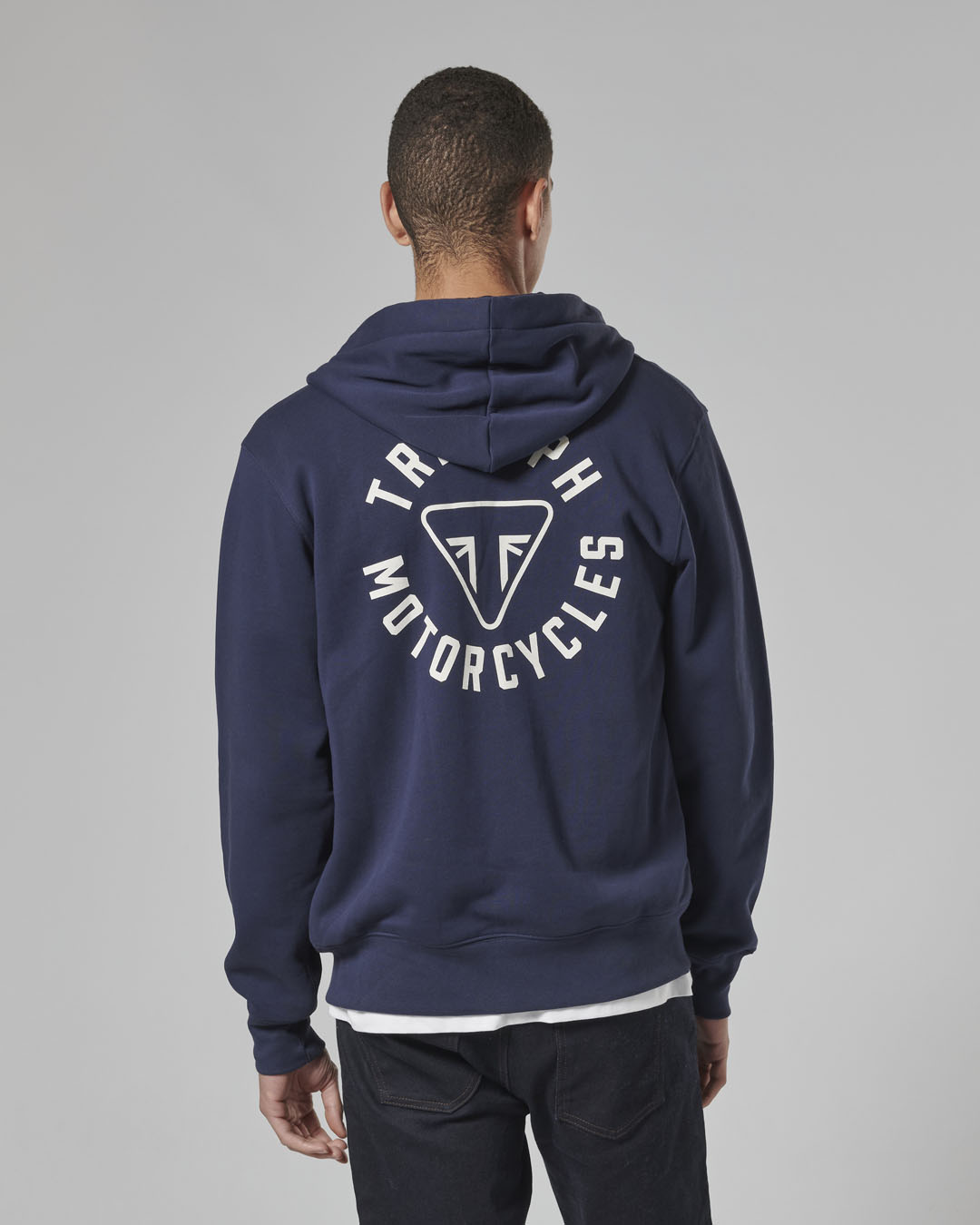 https://triumph.euwest01.umbraco.io/media/4695/msws24119_clo_24_dealermerch_digby_hoodie_2.jpg