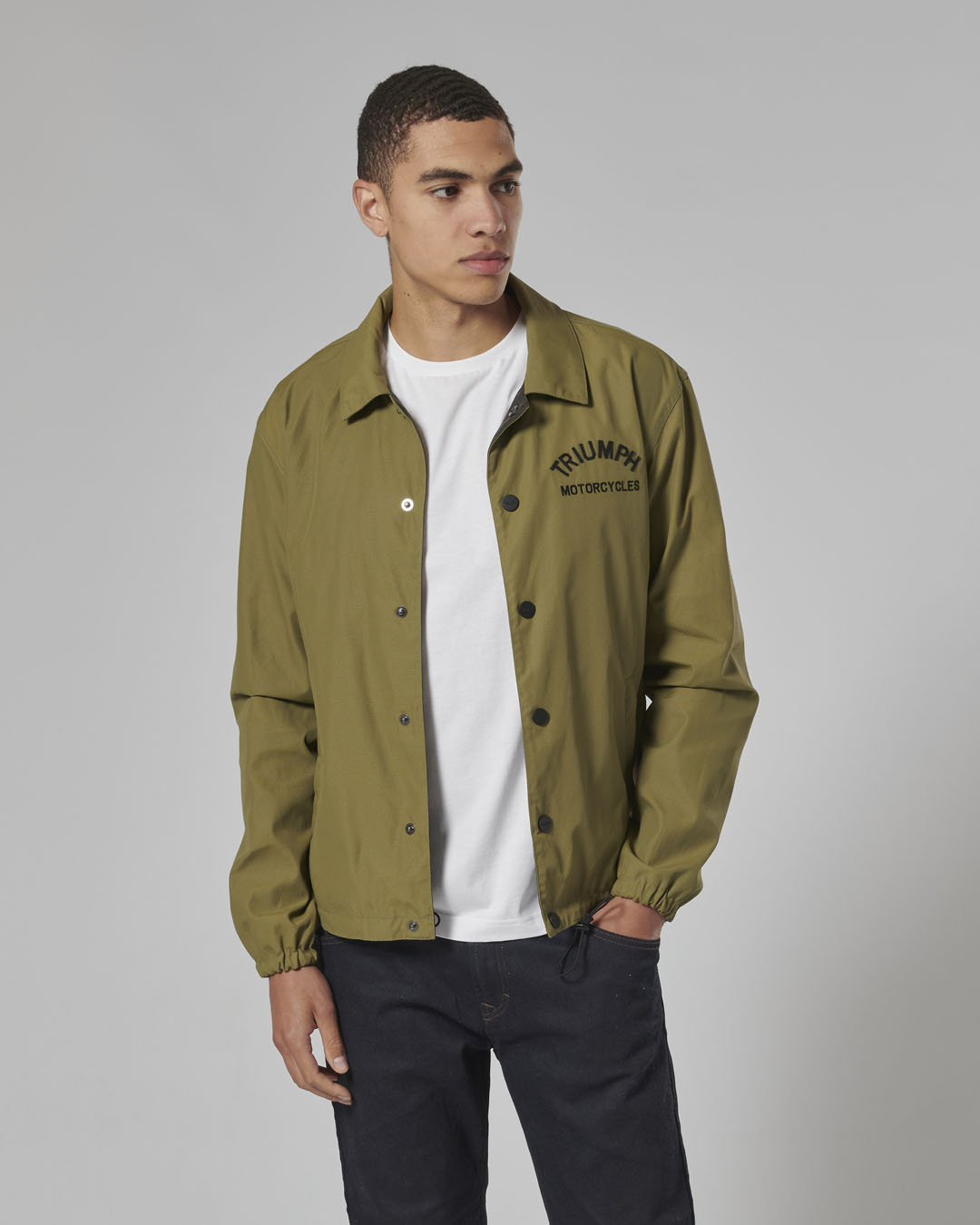 https://triumph.euwest01.umbraco.io/media/4766/mtes24007_clo_24_dealermerch_carter_coach_jacket_1.jpg
