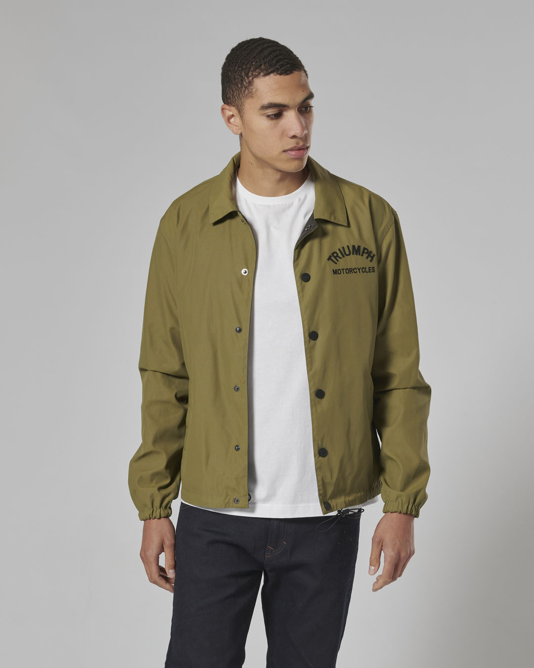 https://triumph.euwest01.umbraco.io/media/4769/mtes24007_clo_24_dealermerch_carter_coach_jacket_4.jpg