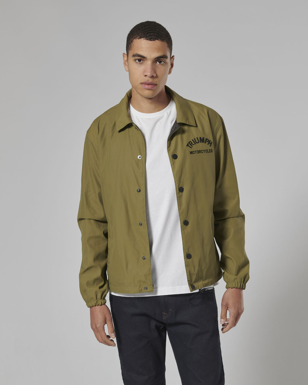 https://triumph.euwest01.umbraco.io/media/4770/mtes24007_clo_24_dealermerch_carter_coach_jacket_5.jpg