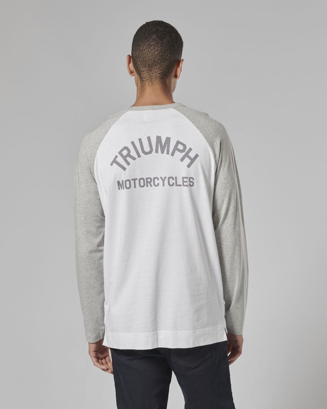 https://triumph.euwest01.umbraco.io/media/4805/mtls24114_clo_24_dealermerch_blackwell_tee_8.jpg