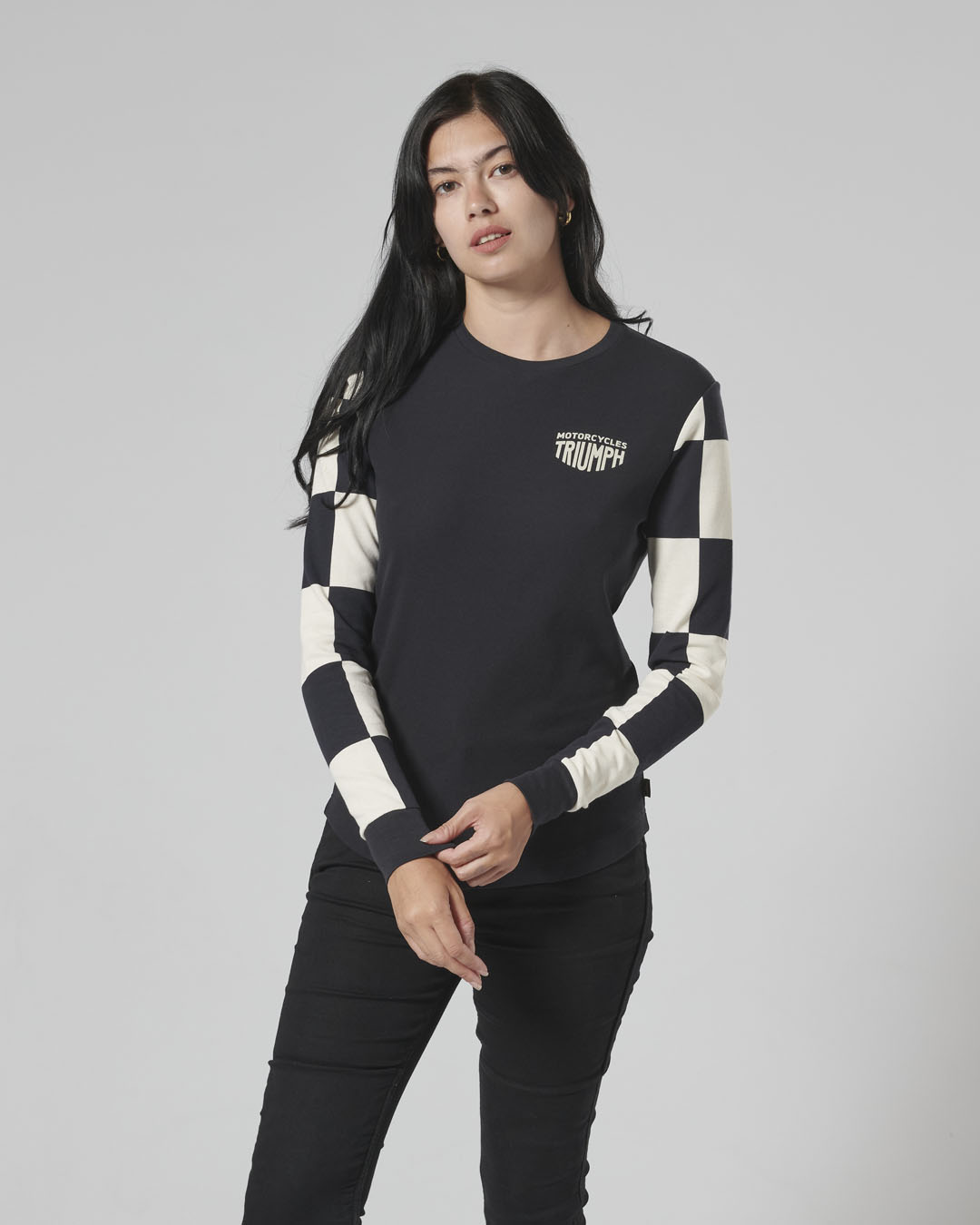 https://triumph.euwest01.umbraco.io/media/4808/mtls24129_clo_24_dealermerch_nikki_tee_womens_2.jpg