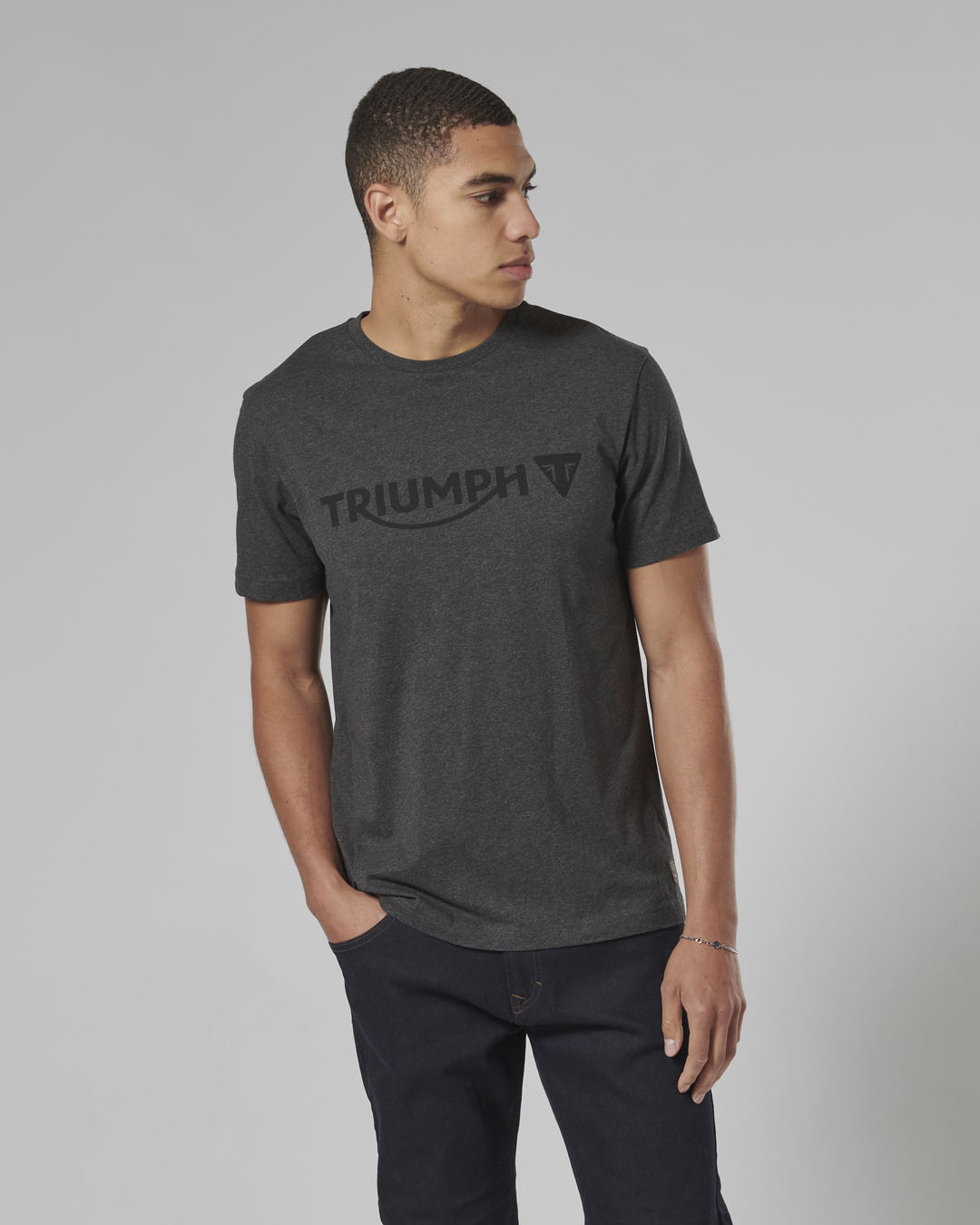 https://triumph.euwest01.umbraco.io/media/4868/mtss24104_clo_24_dealermerch_cartmel_tee__5.jpg