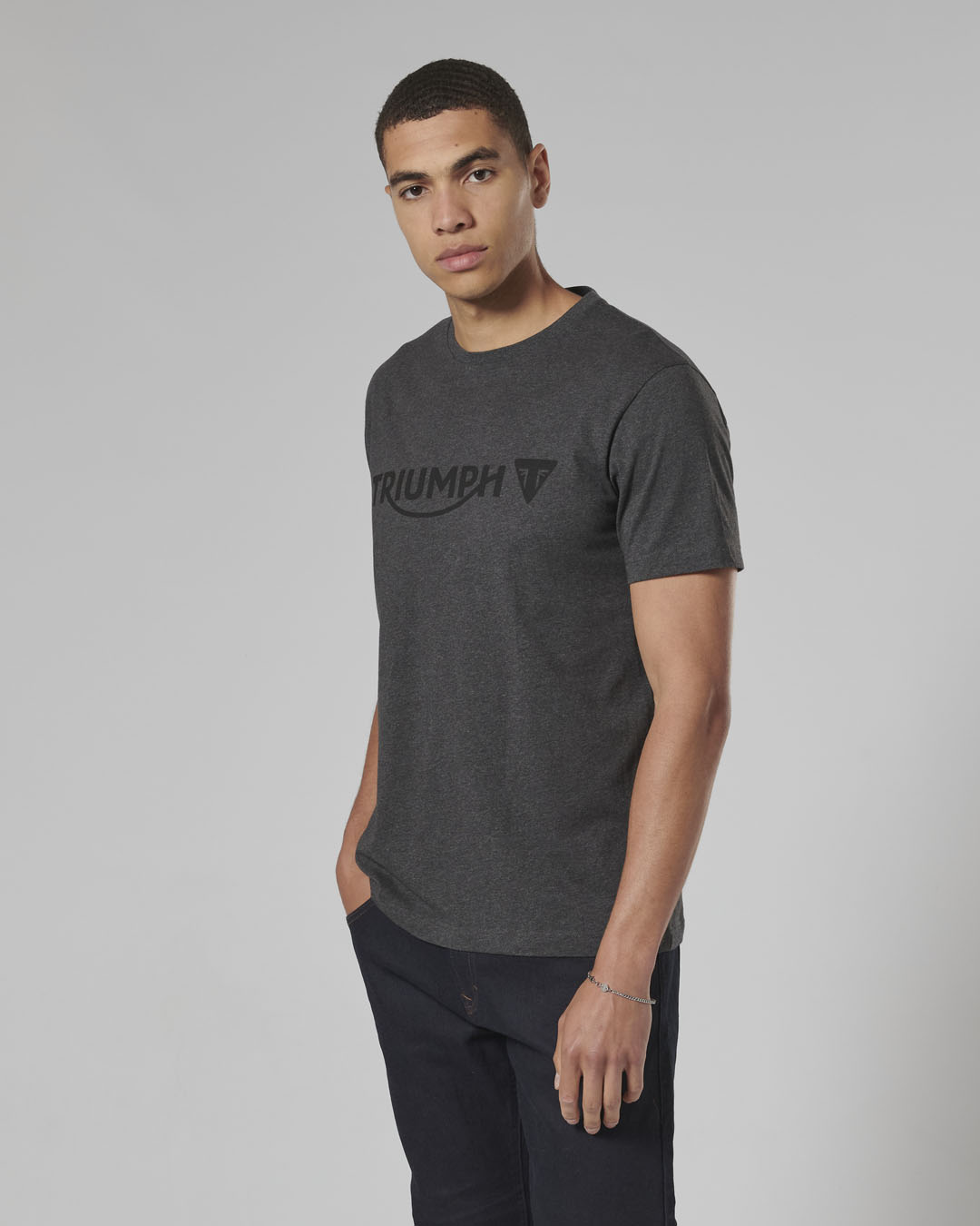 https://triumph.euwest01.umbraco.io/media/4869/mtss24104_clo_24_dealermerch_cartmel_tee__6.jpg