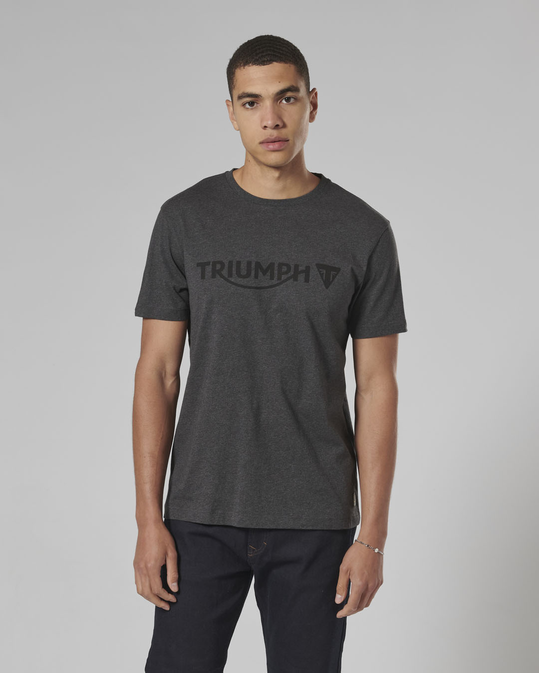 https://triumph.euwest01.umbraco.io/media/4870/mtss24104_clo_24_dealermerch_cartmel_tee_1.jpg