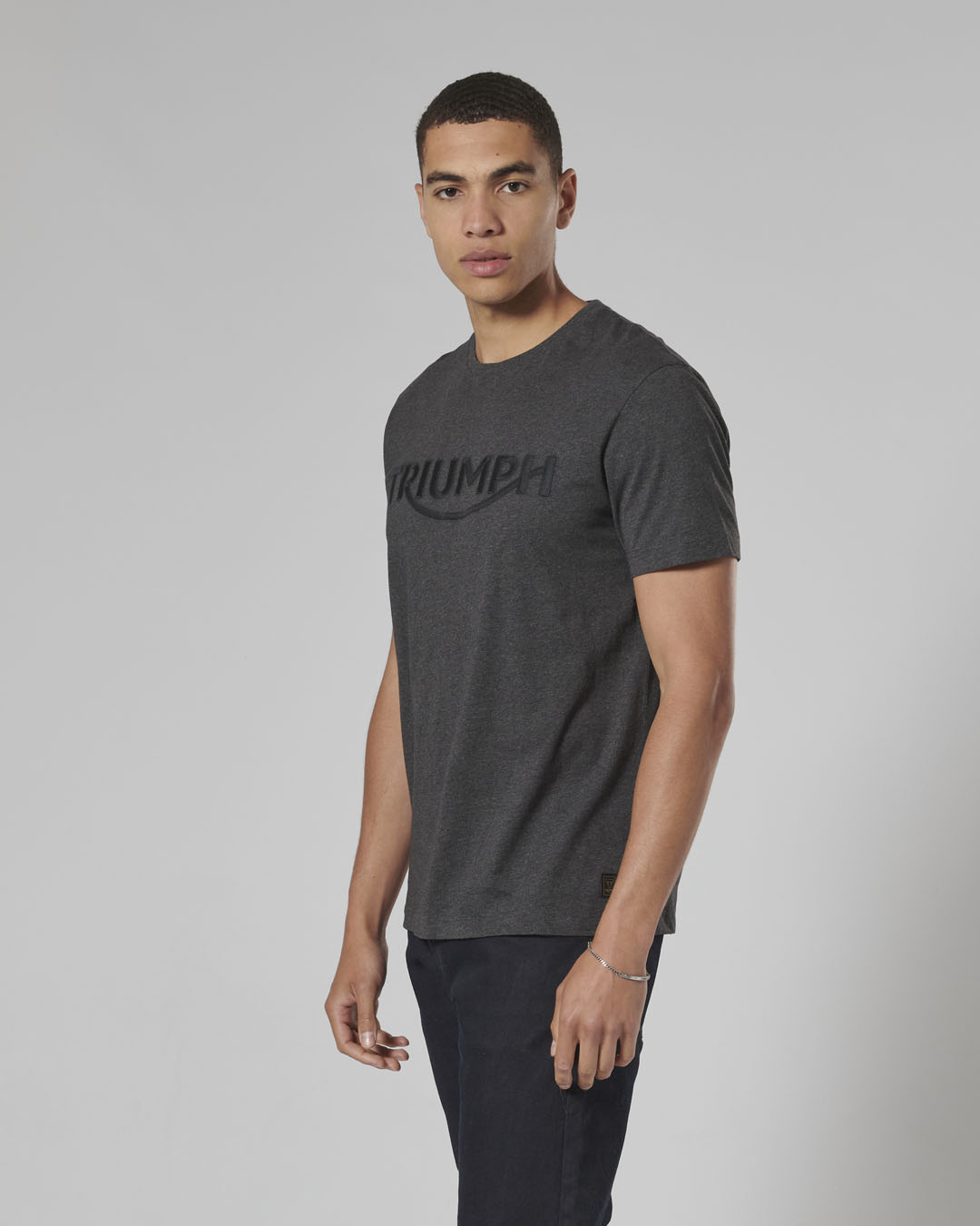 https://triumph.euwest01.umbraco.io/media/4925/mtss24110_clo_24_dealermerch_bamburgh_tee_2.jpg
