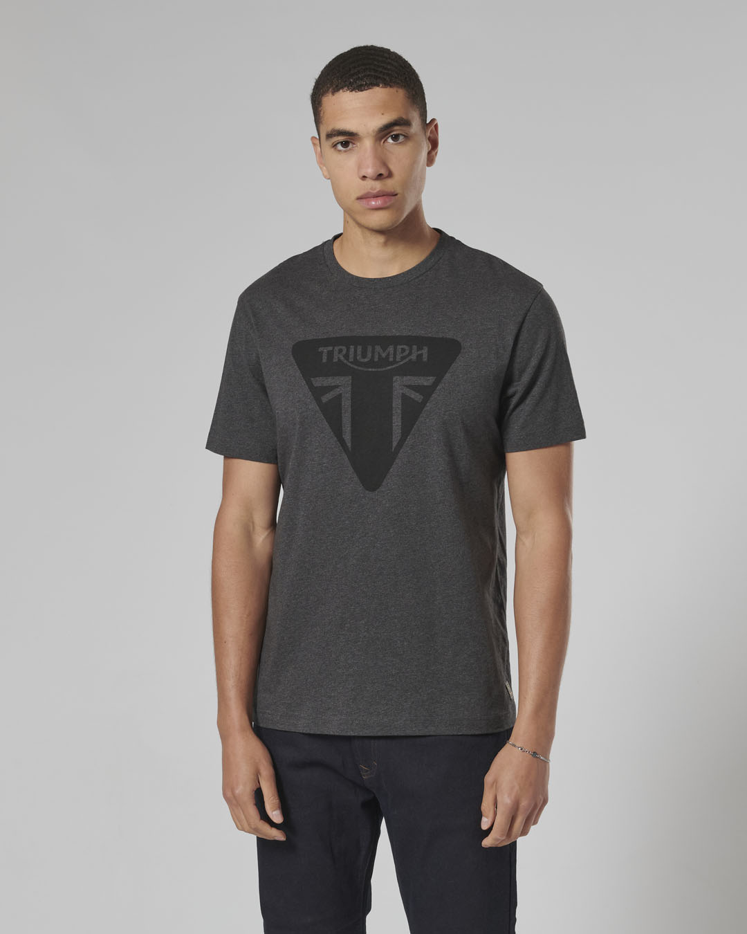 https://triumph.euwest01.umbraco.io/media/4952/mtss24115_clo_24_dealermerch_helston_tee_1.jpg