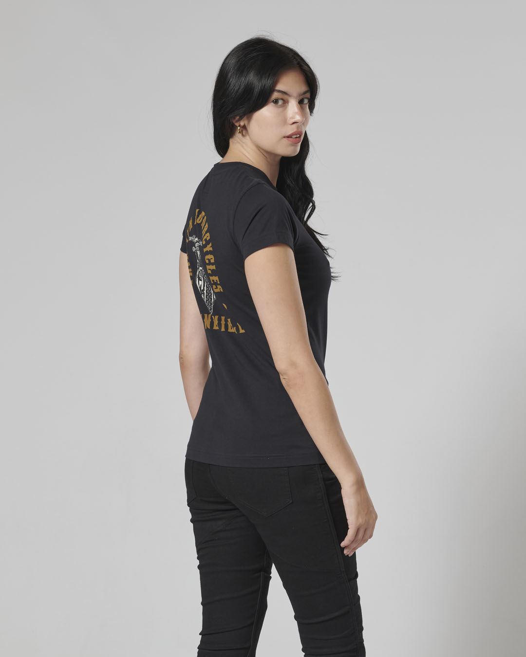 https://triumph.euwest01.umbraco.io/media/5022/mtss24125_clo_24_dealermerch_bonneville_t120_tee_womens_3.jpg
