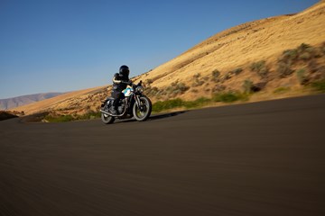 SPEED TWIN 900: IL TUO COLORE PREFERITO INCLUSO NEL PREZZO