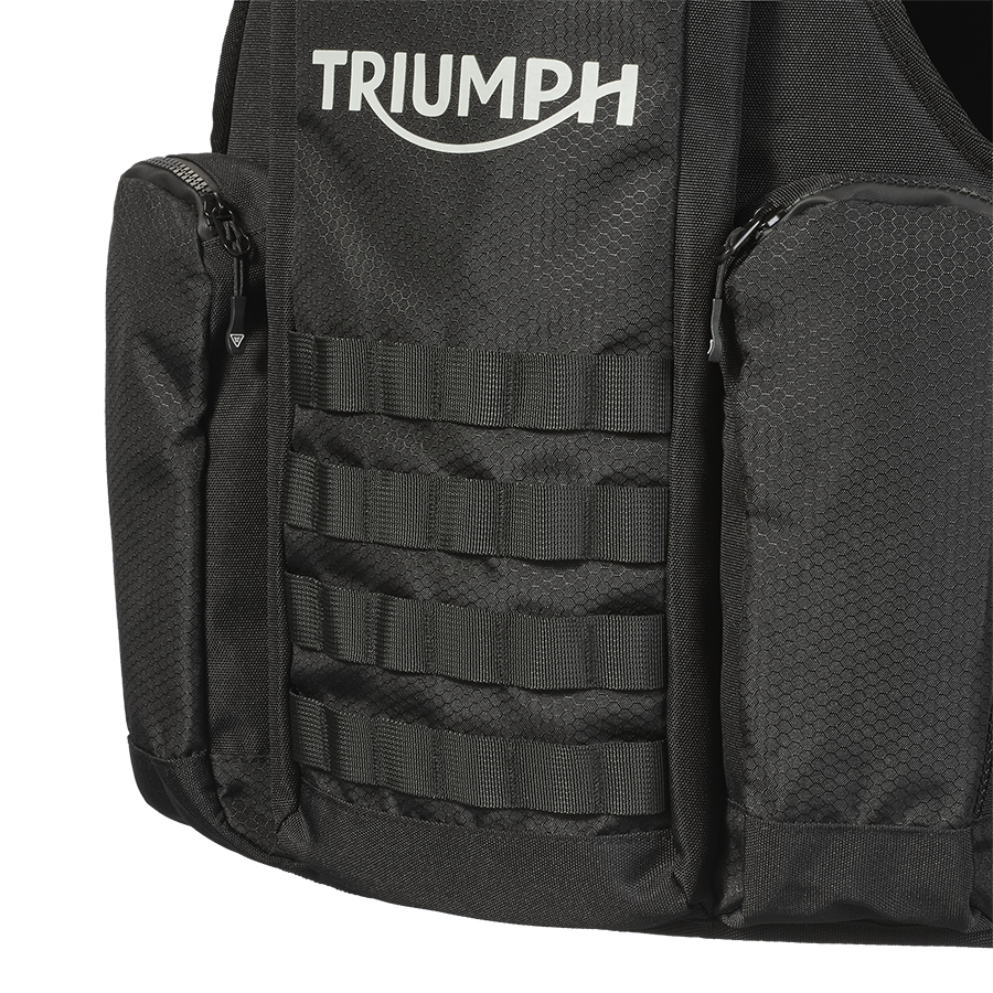 https://triumph.euwest01.umbraco.io/media/5638/mtes25007_tactical_vest_clo_2025_adventure__8.png