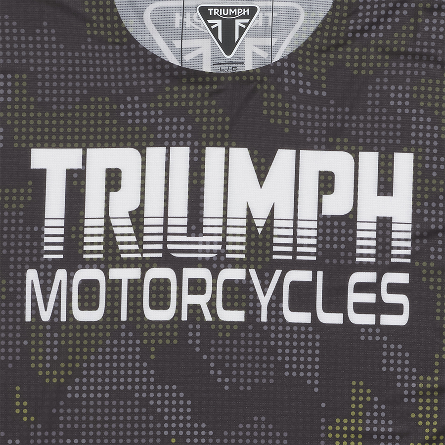 https://triumph.euwest01.umbraco.io/media/5716/mtls25133_dotcamo_jersey_clo_2025_adventure__3.png