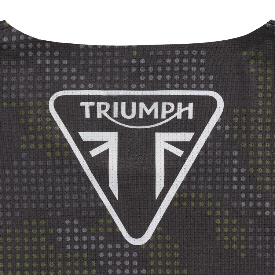 https://triumph.euwest01.umbraco.io/media/5717/mtls25133_dotcamo_jersey_clo_2025_adventure__4.png