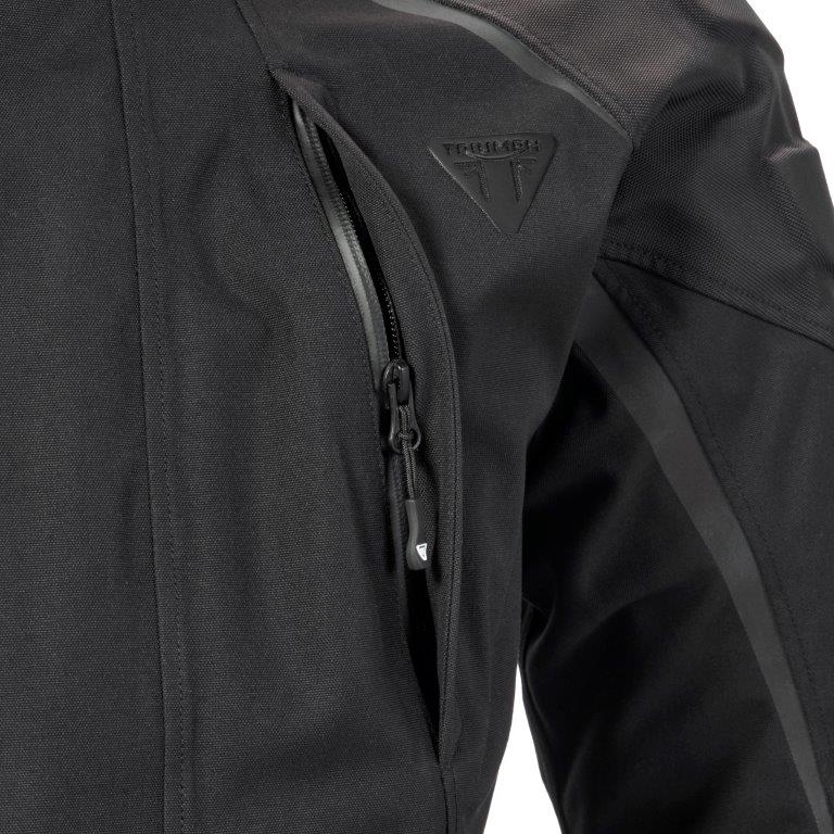https://triumph.euwest01.umbraco.io/media/5762/mtps25001_leith2_jacket_clo_2025_adventure__10.jpg