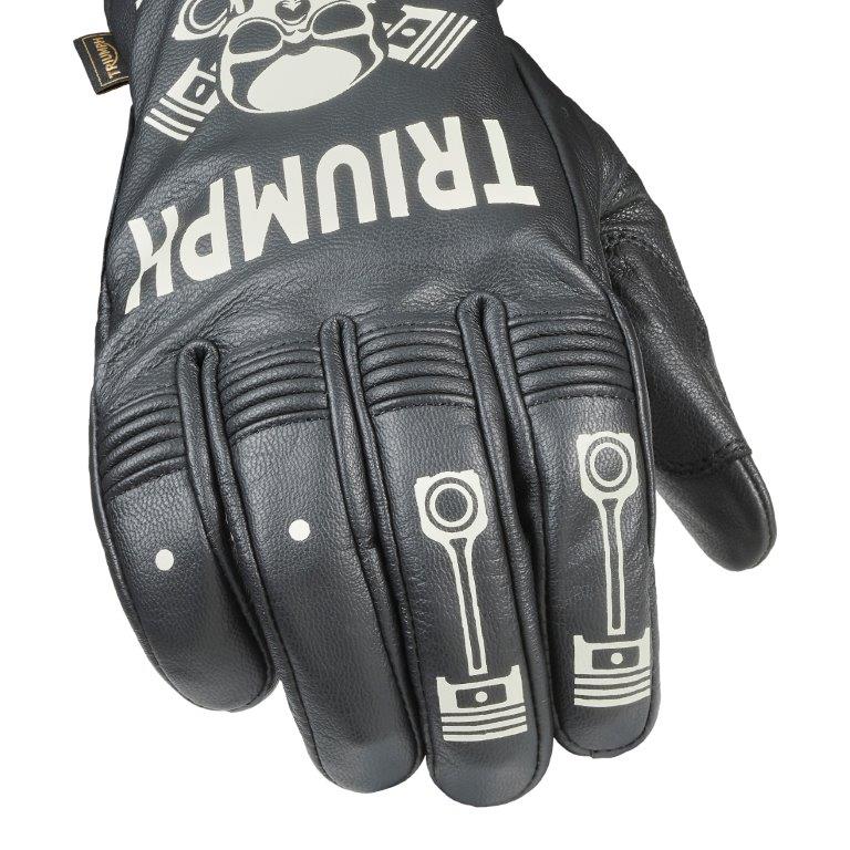 https://triumph.euwest01.umbraco.io/media/6126/mgvs25502_piston_glove_clo_2025_modernclassics__3.jpg