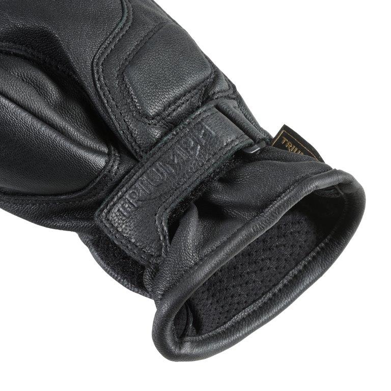 https://triumph.euwest01.umbraco.io/media/6137/mgvs25510_bonneville_glove_clo_2025_modernclassics__2.jpg