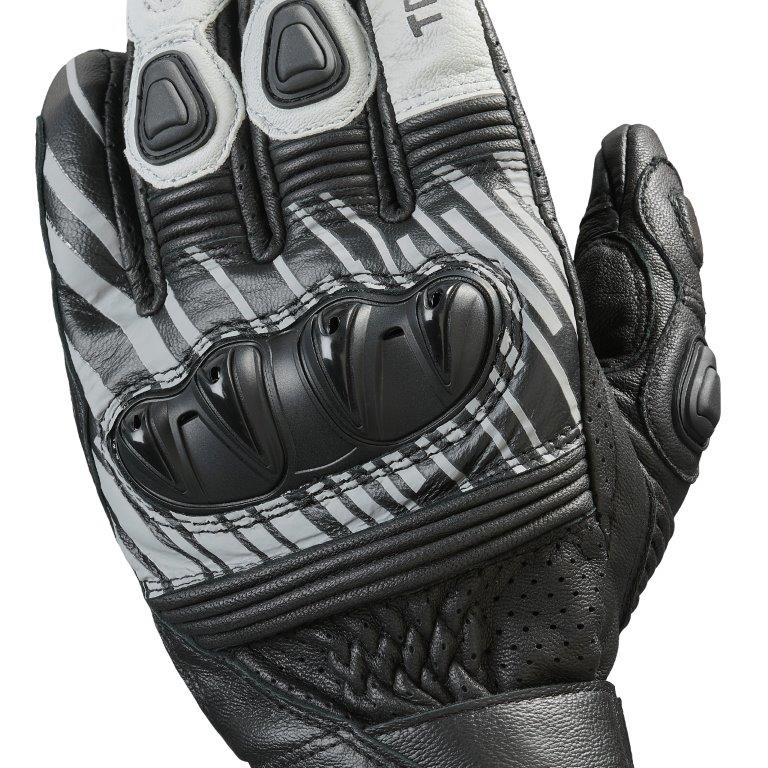 https://triumph.euwest01.umbraco.io/media/6336/mgvs25515_arena_glove_clo_2025_roadster__5.jpg
