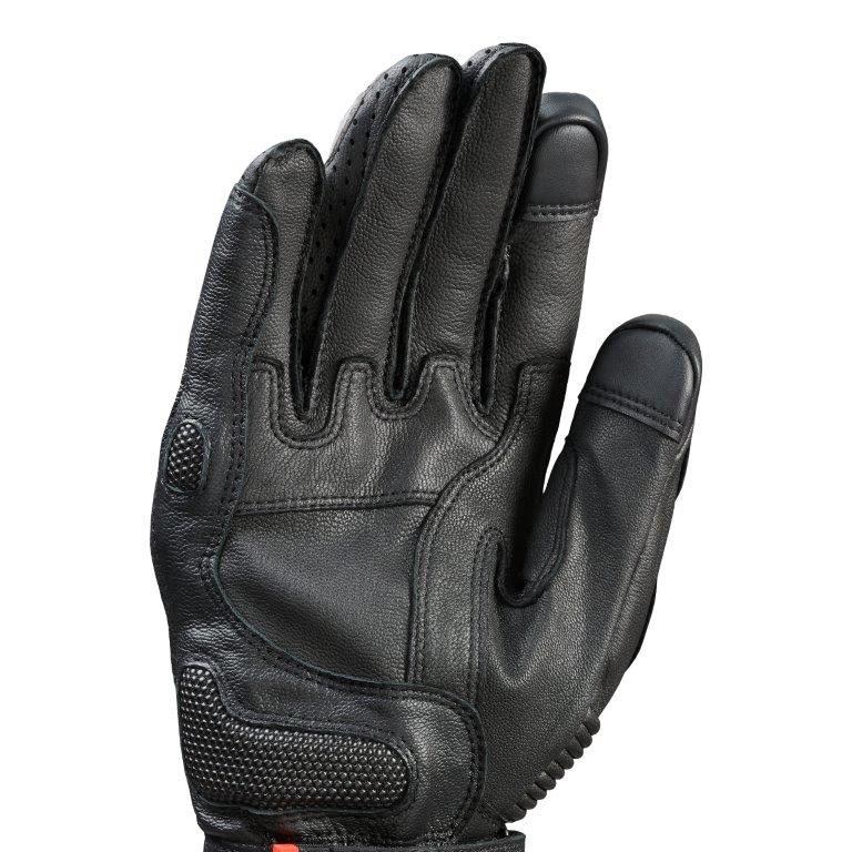 https://triumph.euwest01.umbraco.io/media/6337/mgvs25515_arena_glove_clo_2025_roadster__6.jpg