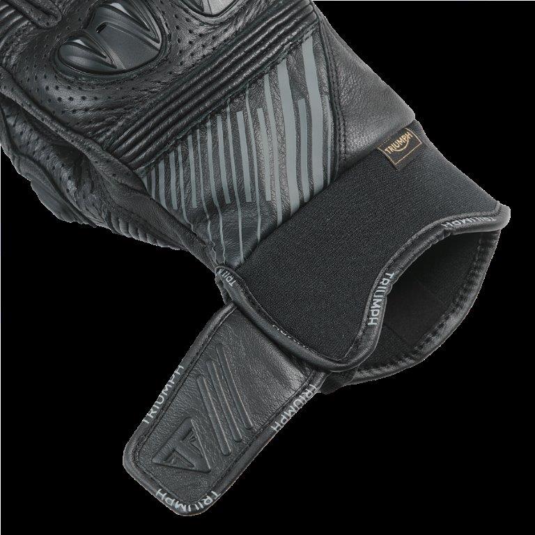 https://triumph.euwest01.umbraco.io/media/6354/mgvs25511_bullet_glove_clo_2025_roadster__3.jpg