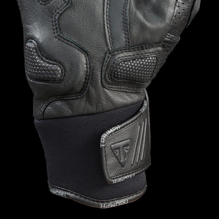 https://triumph.euwest01.umbraco.io/media/6361/mgvs25511_bullet_glove_clo_2025_roadster__7-1.jpg