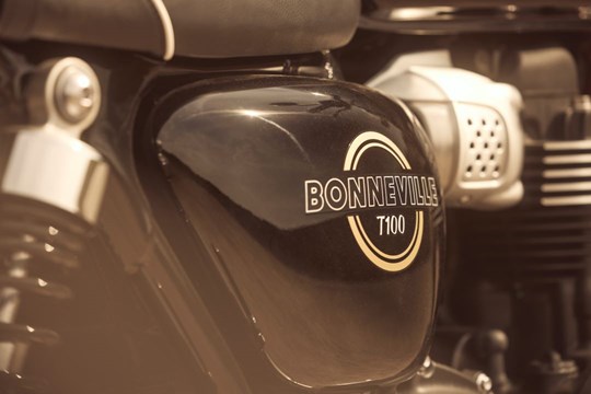 900cc 'High-Torquè' Bonneville engine